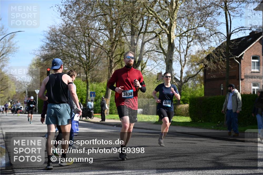 12.04.2026 - 45. Internationalen Wilhelmsburger Insellauf J. Mangold http://msf.ph/oto/9459398 12.04.2026 10:39:48 Ziel 2953, 4522, 3442, 5688, 3834, 4629, 4401, 2100, 4490, 3781, 3785, 2711, 3144, 5606, 3702, 4907, 2525, 3677, 2379 meine-sportfotos.de