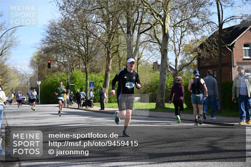 12.04.2026 - 45. Internationalen Wilhelmsburger Insellauf J. Mangold http://msf.ph/oto/9459415 12.04.2026 10:39:54 Ziel 3442, 5688, 3834, 4629, 4401, 2100, 4490, 3781, 3785, 2711, 3144, 5606, 3702, 4907, 2525, 3677, 2379 meine-sportfotos.de