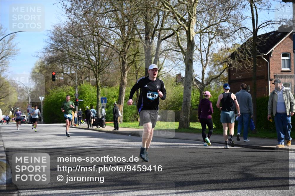 12.04.2026 - 45. Internationalen Wilhelmsburger Insellauf J. Mangold http://msf.ph/oto/9459416 12.04.2026 10:39:55 Ziel 3442, 5688, 3834, 4629, 4401, 2100, 4490, 3781, 3785, 2711, 3144, 5606, 3702, 4907, 2525, 3677, 2379 meine-sportfotos.de