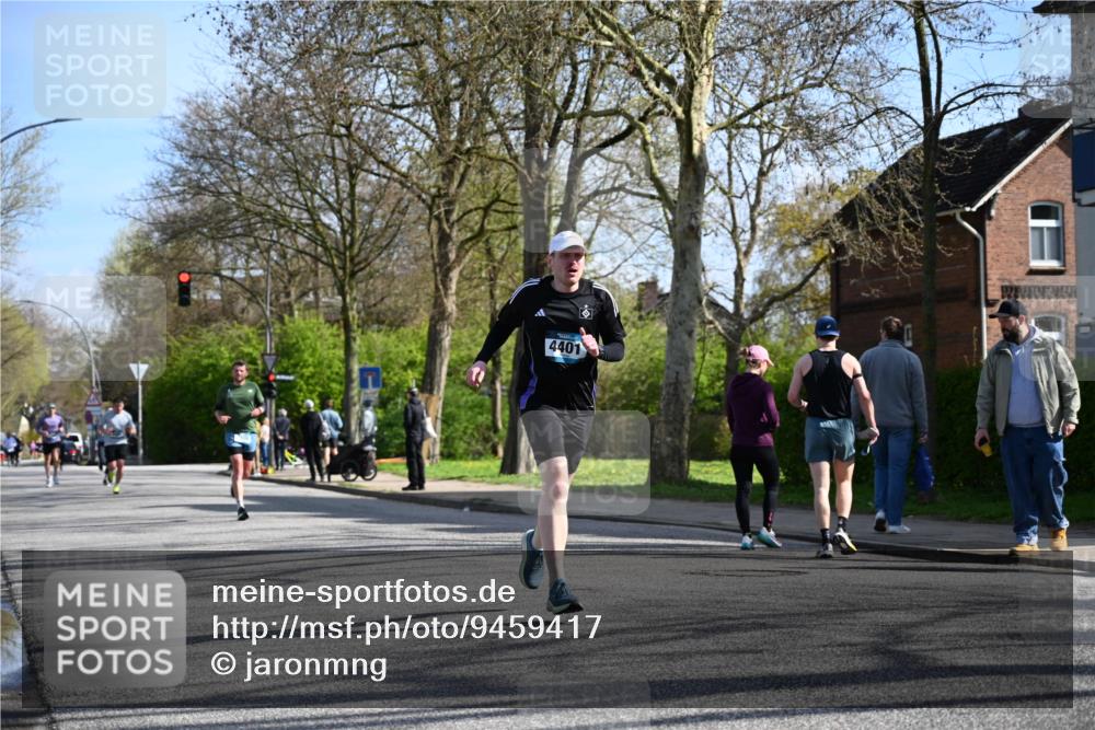 12.04.2026 - 45. Internationalen Wilhelmsburger Insellauf J. Mangold http://msf.ph/oto/9459417 12.04.2026 10:39:55 Ziel 3442, 5688, 3834, 4629, 4401, 2100, 4490, 3781, 3785, 2711, 3144, 5606, 3702, 4907, 2525, 3677, 2379 meine-sportfotos.de