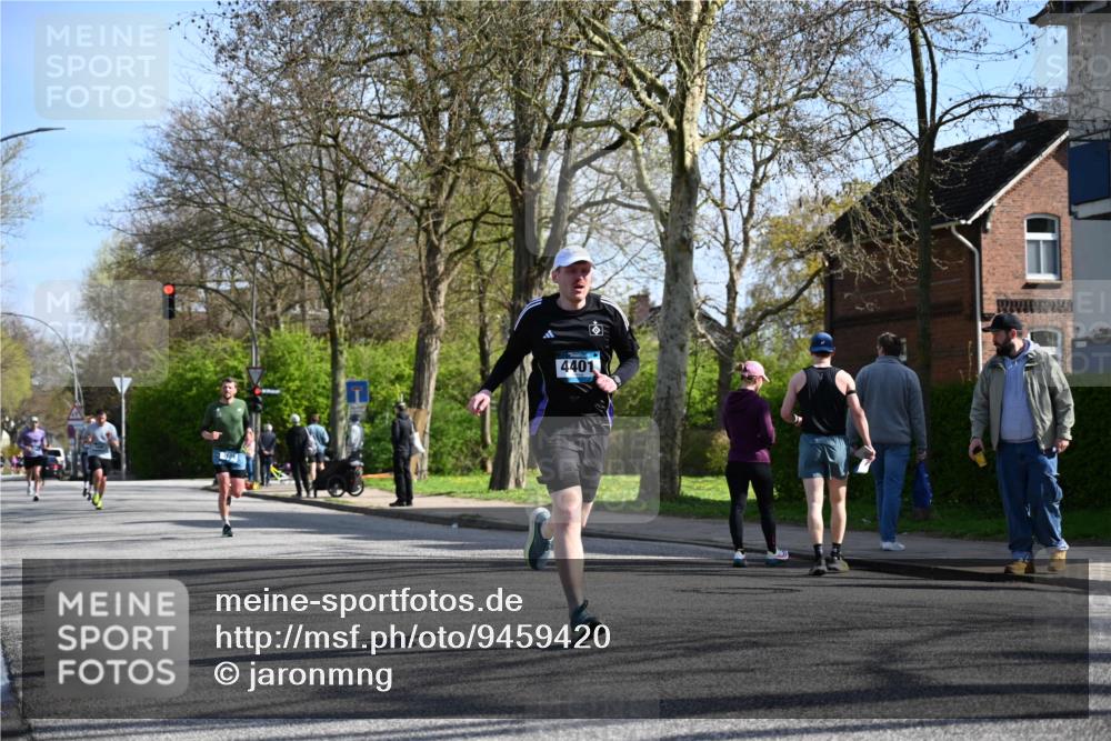 12.04.2026 - 45. Internationalen Wilhelmsburger Insellauf J. Mangold http://msf.ph/oto/9459420 12.04.2026 10:39:55 Ziel 3442, 5688, 3834, 4629, 4401, 2100, 4490, 3781, 3785, 2711, 3144, 5606, 3702, 4907, 2525, 3677, 2379 meine-sportfotos.de