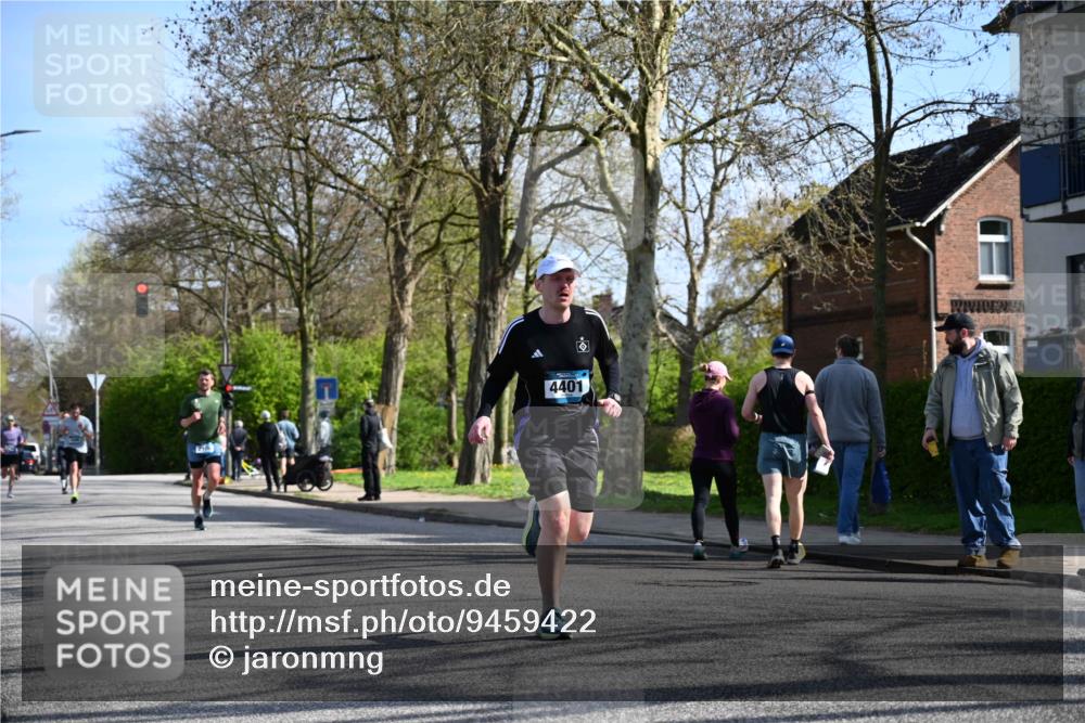 12.04.2026 - 45. Internationalen Wilhelmsburger Insellauf J. Mangold http://msf.ph/oto/9459422 12.04.2026 10:39:55 Ziel 3442, 5688, 3834, 4629, 4401, 2100, 4490, 3781, 3785, 2711, 3144, 5606, 3702, 4907, 2525, 3677, 2379 meine-sportfotos.de