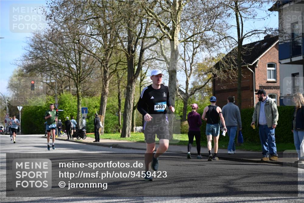 12.04.2026 - 45. Internationalen Wilhelmsburger Insellauf J. Mangold http://msf.ph/oto/9459423 12.04.2026 10:39:55 Ziel 3442, 5688, 3834, 4629, 4401, 2100, 4490, 3781, 3785, 2711, 3144, 5606, 3702, 4907, 2525, 3677, 2379 meine-sportfotos.de