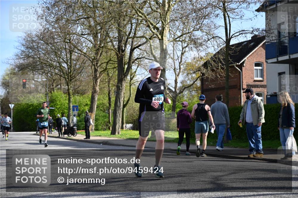 12.04.2026 - 45. Internationalen Wilhelmsburger Insellauf J. Mangold http://msf.ph/oto/9459424 12.04.2026 10:39:55 Ziel 3442, 5688, 3834, 4629, 4401, 2100, 4490, 3781, 3785, 2711, 3144, 5606, 3702, 4907, 2525, 3677, 2379 meine-sportfotos.de