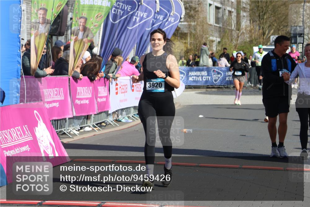 12.04.2026 - 45. Internationalen Wilhelmsburger Insellauf Strokosch-Dieckow http://msf.ph/oto/9459426 12.04.2026 11:06:04 Ziel 3920, 2267, 2268 meine-sportfotos.de