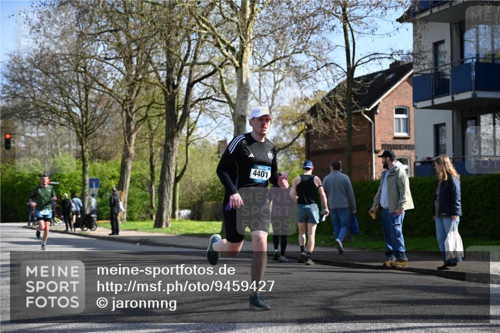 12.04.2026 - 45. Internationalen Wilhelmsburger Insellauf J. Mangold http://msf.ph/oto/9459427 12.04.2026 10:39:55 Ziel 3442, 5688, 3834, 4629, 4401, 2100, 4490, 3781, 3785, 2711, 3144, 5606, 3702, 4907, 2525, 3677, 2379 meine-sportfotos.de