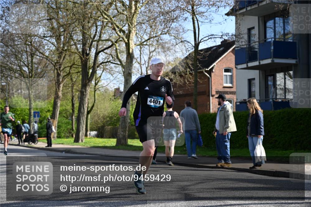 12.04.2026 - 45. Internationalen Wilhelmsburger Insellauf J. Mangold http://msf.ph/oto/9459429 12.04.2026 10:39:55 Ziel 3442, 5688, 3834, 4629, 4401, 2100, 4490, 3781, 3785, 2711, 3144, 5606, 3702, 4907, 2525, 3677, 2379 meine-sportfotos.de