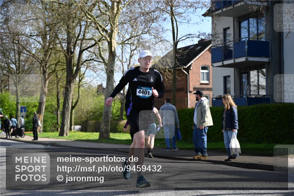 12.04.2026 - 45. Internationalen Wilhelmsburger Insellauf J. Mangold http://msf.ph/oto/9459432 12.04.2026 10:39:55 Ziel 3442, 5688, 3834, 4629, 4401, 2100, 4490, 3781, 3785, 2711, 3144, 5606, 3702, 4907, 2525, 3677, 2379 meine-sportfotos.de
