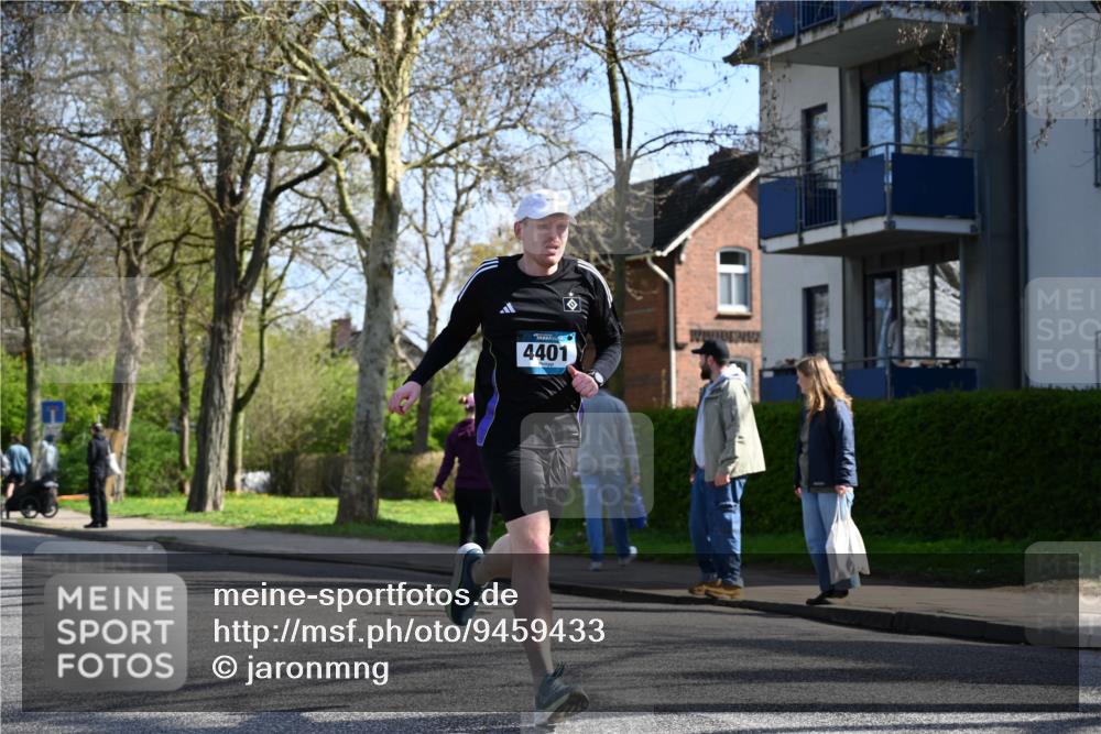 12.04.2026 - 45. Internationalen Wilhelmsburger Insellauf J. Mangold http://msf.ph/oto/9459433 12.04.2026 10:39:55 Ziel 3442, 5688, 3834, 4629, 4401, 2100, 4490, 3781, 3785, 2711, 3144, 5606, 3702, 4907, 2525, 3677, 2379 meine-sportfotos.de