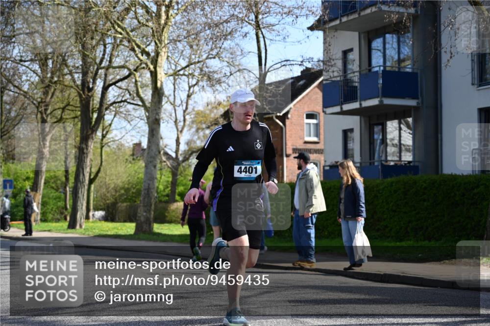 12.04.2026 - 45. Internationalen Wilhelmsburger Insellauf J. Mangold http://msf.ph/oto/9459435 12.04.2026 10:39:56 Ziel 3442, 5688, 3834, 4629, 4401, 2100, 4490, 3781, 3785, 2711, 3144, 5606, 5606, 3702, 4907, 2525, 3677, 2379 meine-sportfotos.de