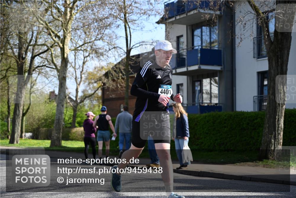 12.04.2026 - 45. Internationalen Wilhelmsburger Insellauf J. Mangold http://msf.ph/oto/9459438 12.04.2026 10:39:56 Ziel 3442, 5688, 3834, 4629, 4401, 2100, 4490, 3781, 3785, 2711, 3144, 5606, 5606, 3702, 4907, 2525, 3677, 2379 meine-sportfotos.de