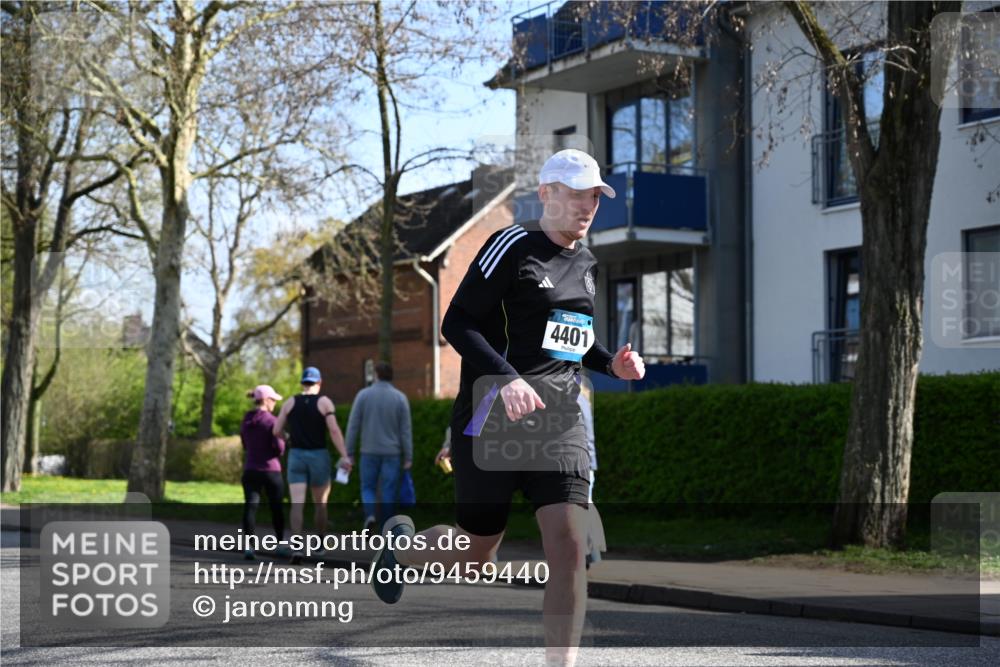 12.04.2026 - 45. Internationalen Wilhelmsburger Insellauf J. Mangold http://msf.ph/oto/9459440 12.04.2026 10:39:56 Ziel 3442, 5688, 3834, 4629, 4401, 2100, 4490, 3781, 3785, 2711, 3144, 5606, 5606, 3702, 4907, 2525, 3677, 2379 meine-sportfotos.de