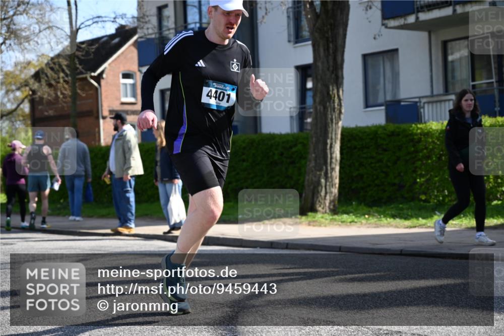 12.04.2026 - 45. Internationalen Wilhelmsburger Insellauf J. Mangold http://msf.ph/oto/9459443 12.04.2026 10:39:56 Ziel 3442, 5688, 3834, 4629, 4401, 2100, 4490, 3781, 3785, 2711, 3144, 5606, 5606, 3702, 4907, 2525, 3677, 2379 meine-sportfotos.de