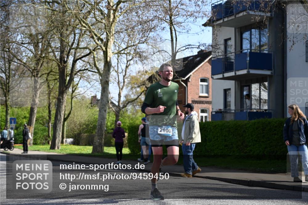 12.04.2026 - 45. Internationalen Wilhelmsburger Insellauf J. Mangold http://msf.ph/oto/9459450 12.04.2026 10:40:00 Ziel 4401, 2100, 4490, 3781, 3785, 2711, 3144, 5606, 3702, 4907, 2525, 3677, 2379, 3677, 2379, 3171 meine-sportfotos.de