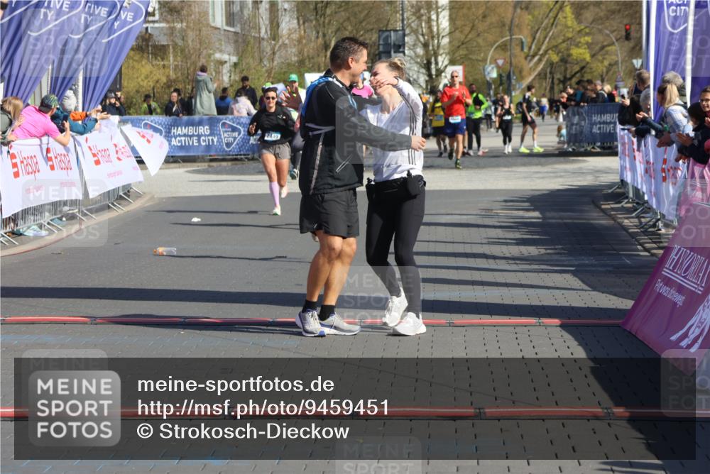 12.04.2026 - 45. Internationalen Wilhelmsburger Insellauf Strokosch-Dieckow http://msf.ph/oto/9459451 12.04.2026 11:06:06 Ziel 3920, 2267, 2268, 2767 meine-sportfotos.de