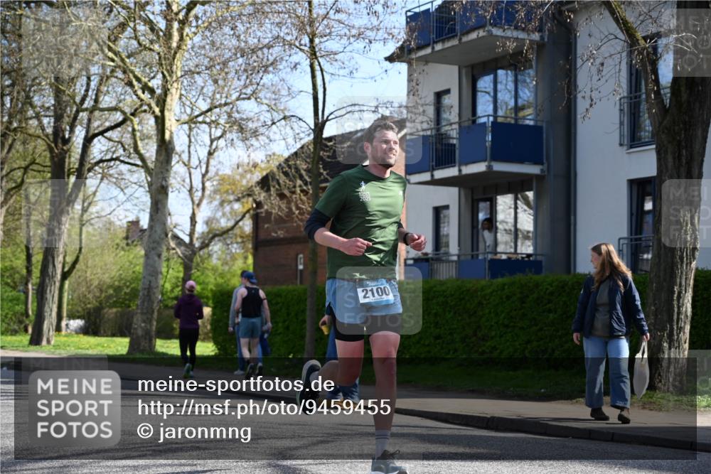 12.04.2026 - 45. Internationalen Wilhelmsburger Insellauf J. Mangold http://msf.ph/oto/9459455 12.04.2026 10:40:00 Ziel 4401, 2100, 4490, 3781, 3785, 2711, 3144, 5606, 3702, 4907, 2525, 3677, 2379, 3677, 2379, 3171 meine-sportfotos.de