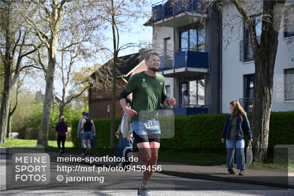 12.04.2026 - 45. Internationalen Wilhelmsburger Insellauf J. Mangold http://msf.ph/oto/9459456 12.04.2026 10:40:00 Ziel 4401, 2100, 4490, 3781, 3785, 2711, 3144, 5606, 3702, 4907, 2525, 3677, 2379, 3677, 2379, 3171 meine-sportfotos.de