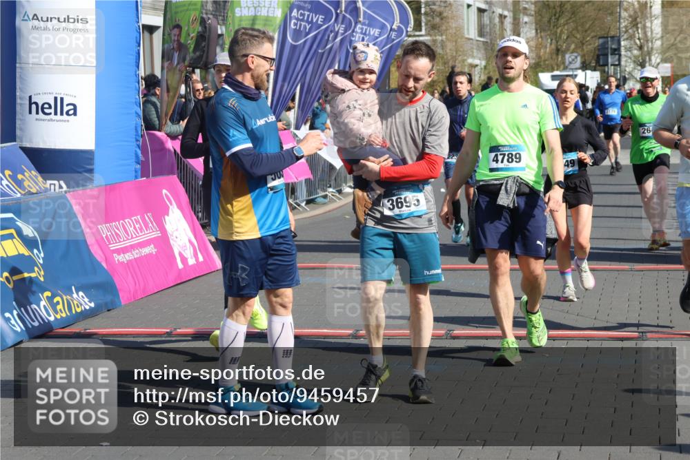 12.04.2026 - 45. Internationalen Wilhelmsburger Insellauf Strokosch-Dieckow http://msf.ph/oto/9459457 12.04.2026 10:49:21 Ziel 3695, 5039, 2672, 4789, 4661, 5360, 5649, 2649, 2231, 3200 meine-sportfotos.de
