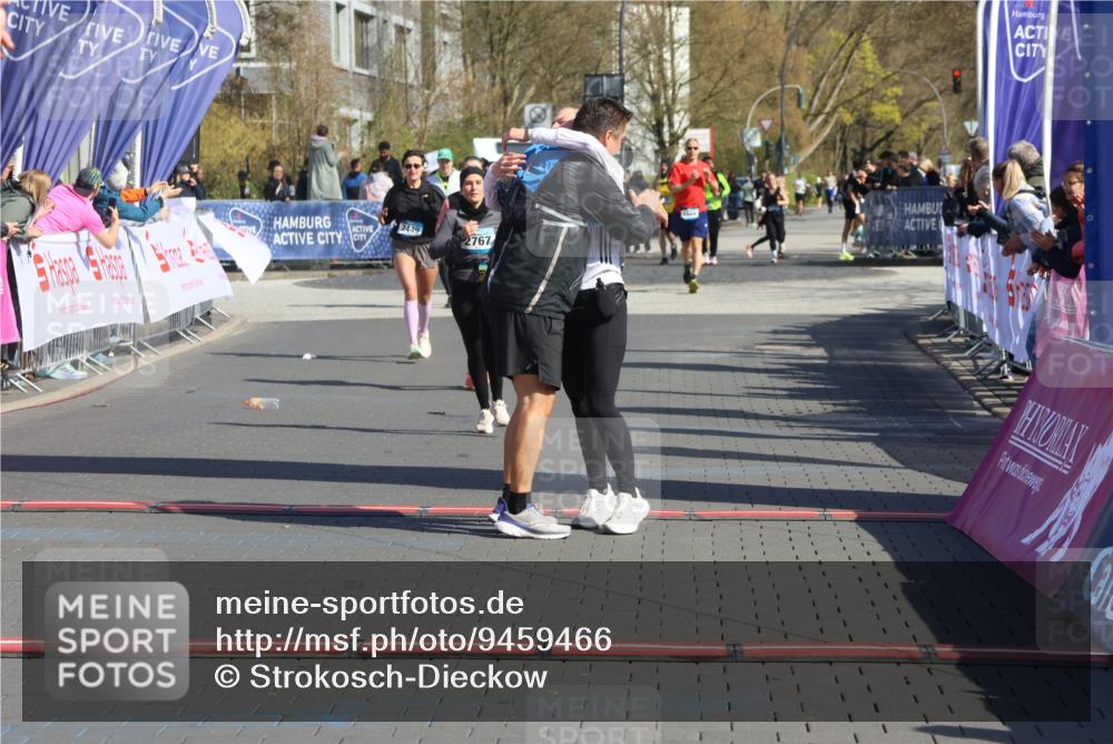 12.04.2026 - 45. Internationalen Wilhelmsburger Insellauf Strokosch-Dieckow http://msf.ph/oto/9459466 12.04.2026 11:06:06 Ziel 3920, 2267, 2268, 2767 meine-sportfotos.de