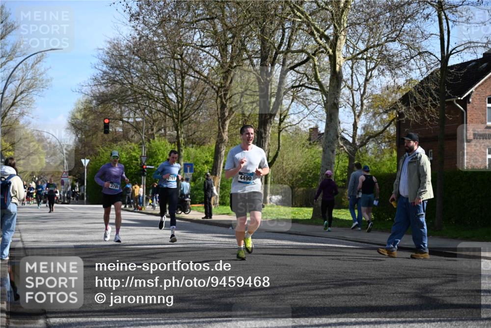 12.04.2026 - 45. Internationalen Wilhelmsburger Insellauf J. Mangold http://msf.ph/oto/9459468 12.04.2026 10:40:02 Ziel 4401, 2100, 4490, 3781, 3785, 2711, 3144, 5606, 3702, 4907, 2525, 3677, 2379, 3171, 5832, 4680 meine-sportfotos.de