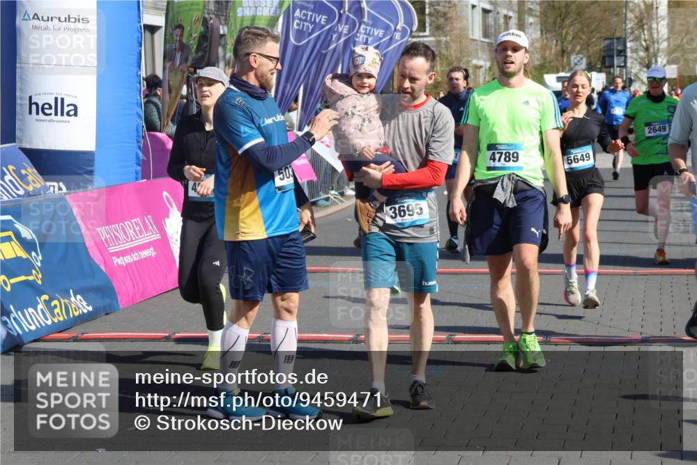 12.04.2026 - 45. Internationalen Wilhelmsburger Insellauf Strokosch-Dieckow http://msf.ph/oto/9459471 12.04.2026 10:49:21 Ziel 3695, 5039, 2672, 4789, 4661, 5360, 5649, 2649, 2231, 3200 meine-sportfotos.de
