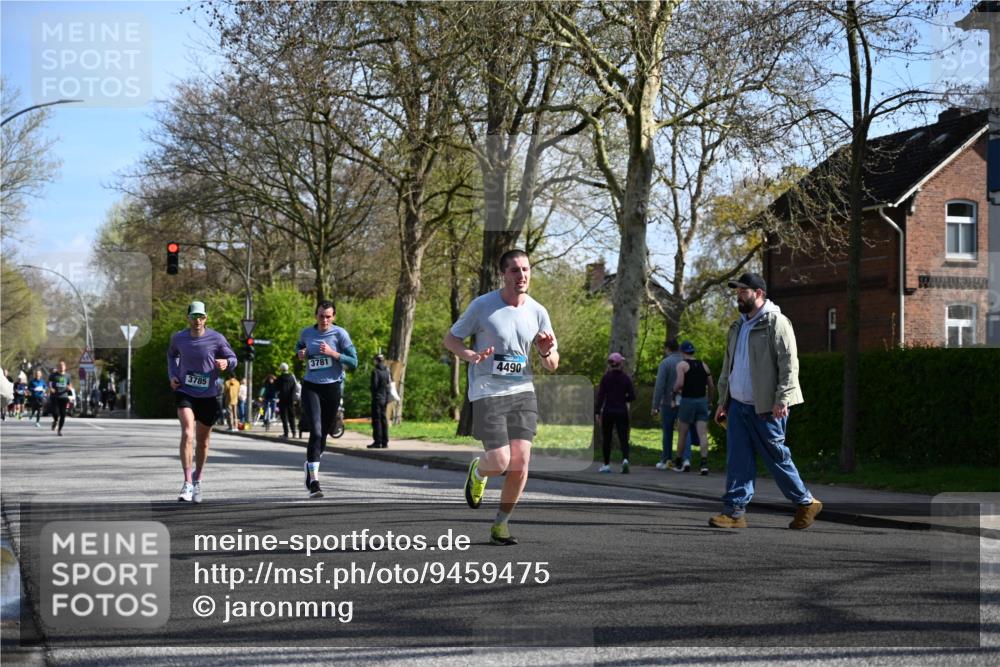 12.04.2026 - 45. Internationalen Wilhelmsburger Insellauf J. Mangold http://msf.ph/oto/9459475 12.04.2026 10:40:03 Ziel 4401, 2100, 4490, 3781, 3785, 2711, 3144, 5606, 3702, 4907, 2525, 3677, 2379, 3171, 5832, 4680, 4262, 2485, 2883 meine-sportfotos.de