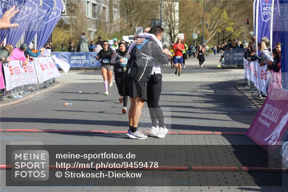 12.04.2026 - 45. Internationalen Wilhelmsburger Insellauf Strokosch-Dieckow http://msf.ph/oto/9459478 12.04.2026 11:06:06 Ziel 3920, 2267, 2268, 2767 meine-sportfotos.de
