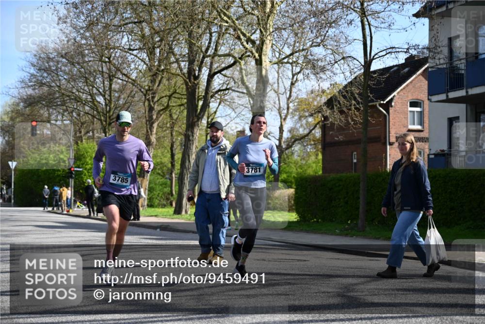 12.04.2026 - 45. Internationalen Wilhelmsburger Insellauf J. Mangold http://msf.ph/oto/9459491 12.04.2026 10:40:05 Ziel 4401, 2100, 4490, 3781, 3785, 2711, 3144, 3144, 5606, 3702, 4907, 2525, 3677, 2379, 3171, 5832, 4680, 4262, 2485, 2883 meine-sportfotos.de
