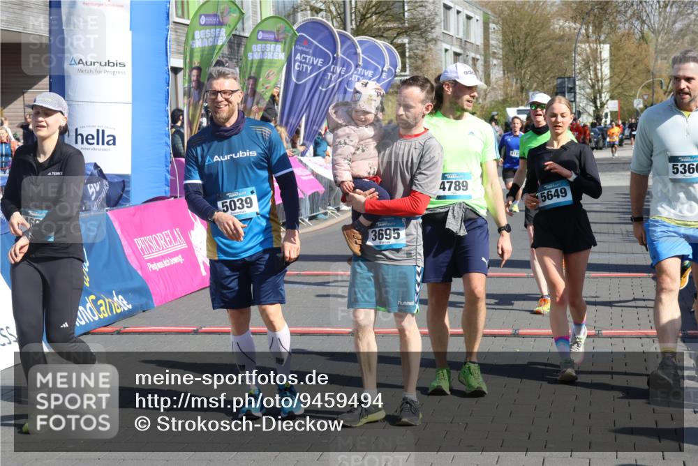 12.04.2026 - 45. Internationalen Wilhelmsburger Insellauf Strokosch-Dieckow http://msf.ph/oto/9459494 12.04.2026 10:49:22 Ziel 4789, 4661, 5360, 5649, 2649, 2231, 3200 meine-sportfotos.de