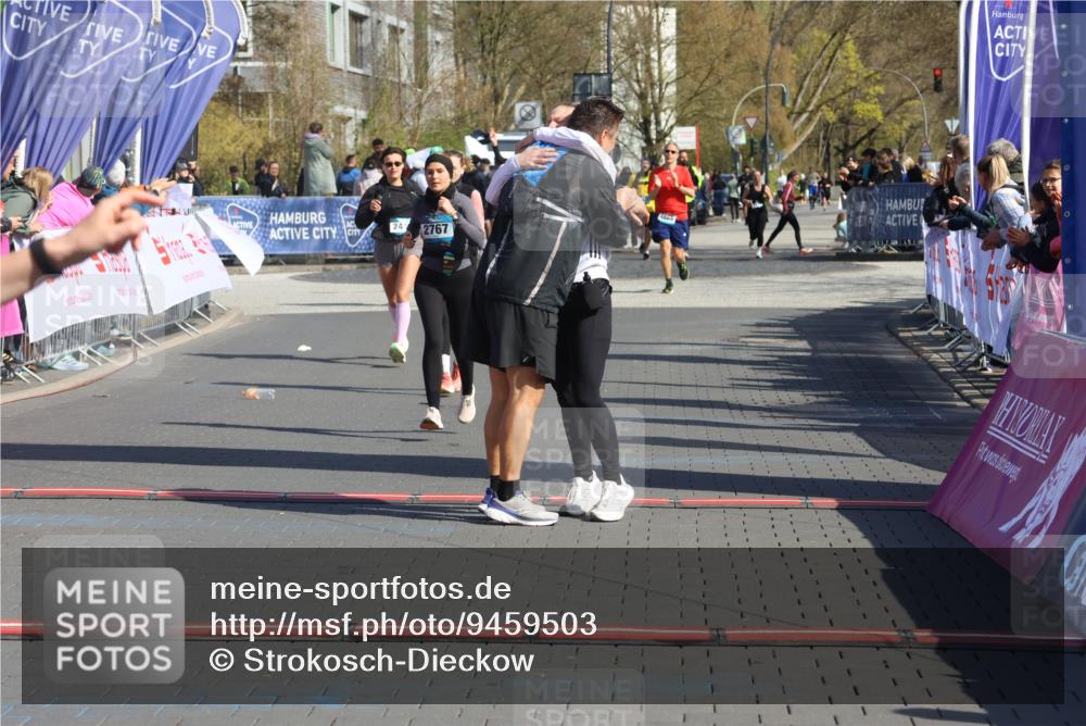12.04.2026 - 45. Internationalen Wilhelmsburger Insellauf Strokosch-Dieckow http://msf.ph/oto/9459503 12.04.2026 11:06:07 Ziel 3920, 2267, 2268, 2767, 2481 meine-sportfotos.de