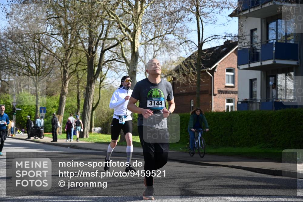 12.04.2026 - 45. Internationalen Wilhelmsburger Insellauf J. Mangold http://msf.ph/oto/9459521 12.04.2026 10:40:15 Ziel 4490, 3781, 3785, 2711, 3144, 5606, 3702, 4907, 2525, 3677, 2379, 3171, 5832, 4680, 4262, 2485, 2883, 4262, 2485, 2883, 4501, 2633, 2634, 3090, 4649, 4655, 3987, 3381, 3380, 4180, 4980, 5408 meine-sportfotos.de