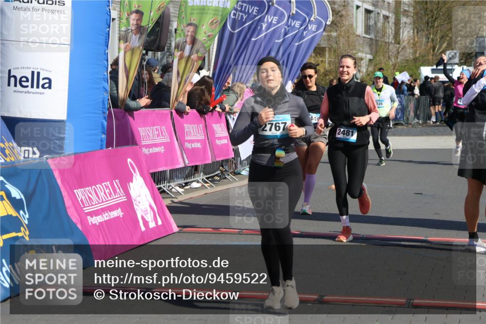 12.04.2026 - 45. Internationalen Wilhelmsburger Insellauf Strokosch-Dieckow http://msf.ph/oto/9459522 12.04.2026 11:06:10 Ziel 2267, 2268, 2767, 2481, 2449 meine-sportfotos.de