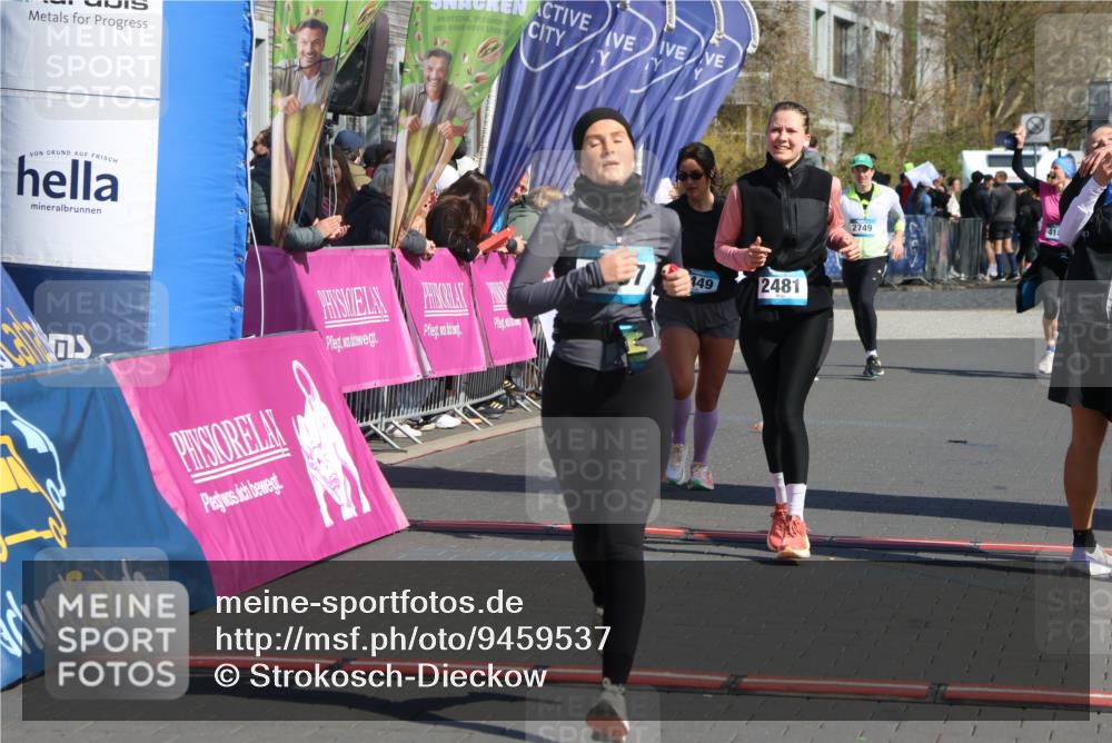 12.04.2026 - 45. Internationalen Wilhelmsburger Insellauf Strokosch-Dieckow http://msf.ph/oto/9459537 12.04.2026 11:06:10 Ziel 2267, 2268, 2767, 2481, 2449 meine-sportfotos.de