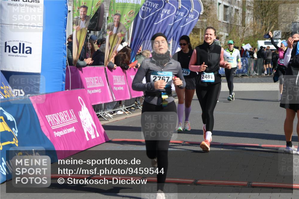 12.04.2026 - 45. Internationalen Wilhelmsburger Insellauf Strokosch-Dieckow http://msf.ph/oto/9459544 12.04.2026 11:06:10 Ziel 2267, 2268, 2767, 2481, 2449 meine-sportfotos.de