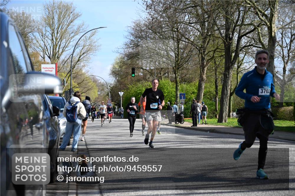 12.04.2026 - 45. Internationalen Wilhelmsburger Insellauf J. Mangold http://msf.ph/oto/9459557 12.04.2026 10:40:19 Ziel 2711, 3144, 5606, 3702, 4907, 2525, 3677, 2379, 3171, 5832, 4680, 4262, 2485, 2883, 4501, 2633, 2634, 3090, 4649, 4655, 3987, 3381, 3380, 4180, 4980, 5408, 2507, 2456, 2768 meine-sportfotos.de