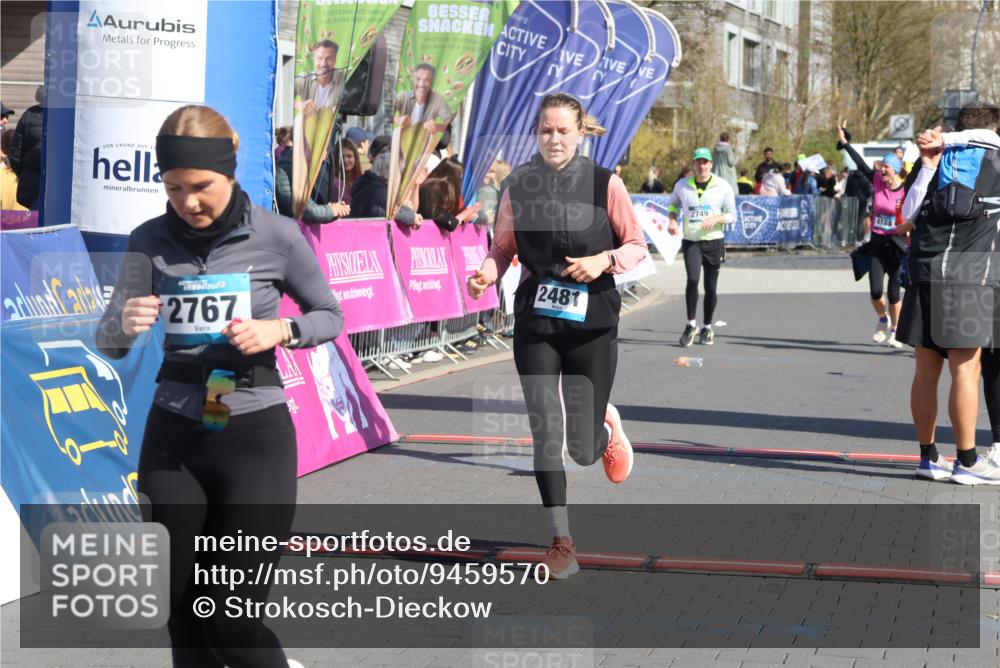 12.04.2026 - 45. Internationalen Wilhelmsburger Insellauf Strokosch-Dieckow http://msf.ph/oto/9459570 12.04.2026 11:06:11 Ziel 2268, 2767, 2481, 2449 meine-sportfotos.de