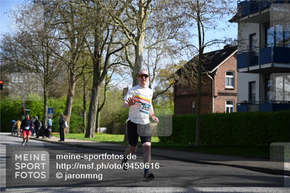 12.04.2026 - 45. Internationalen Wilhelmsburger Insellauf J. Mangold http://msf.ph/oto/9459616 12.04.2026 10:40:27 Ziel 3144, 5606, 3702, 4907, 2525, 3677, 2379, 3171, 5832, 4680, 4262, 2485, 2883, 4262, 2485, 2883, 4501, 2633, 2634, 3090, 4649, 4655, 3987, 3381, 3380, 4180, 4980, 5408, 5408, 2507, 2456, 2768, 3534, 5281, 5247, 5299 meine-sportfotos.de