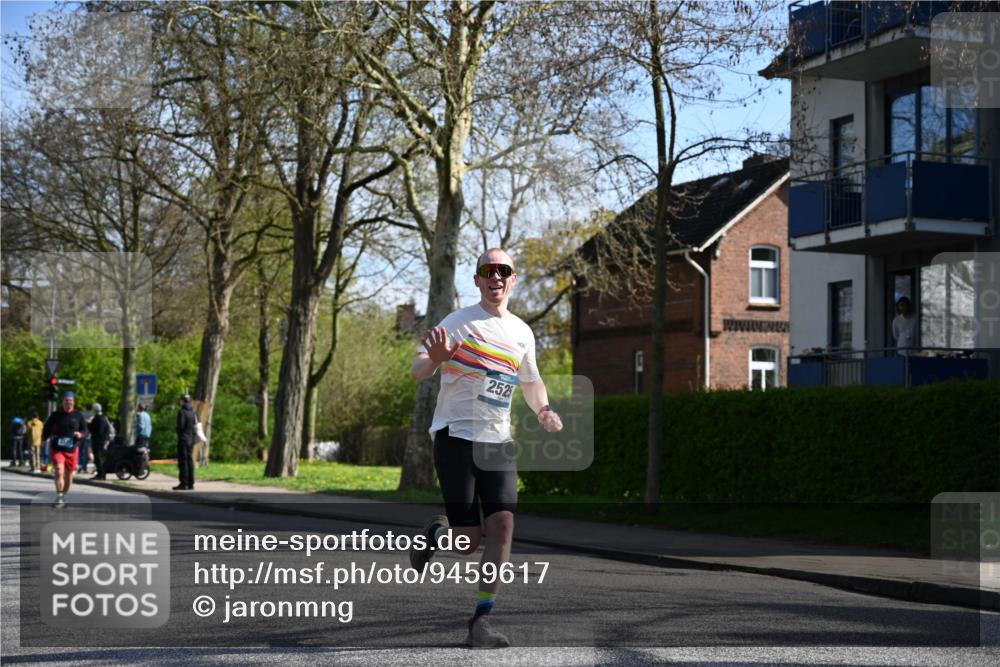 12.04.2026 - 45. Internationalen Wilhelmsburger Insellauf J. Mangold http://msf.ph/oto/9459617 12.04.2026 10:40:27 Ziel 3144, 5606, 3702, 4907, 2525, 3677, 2379, 3171, 5832, 4680, 4262, 2485, 2883, 4262, 2485, 2883, 4501, 2633, 2634, 3090, 4649, 4655, 3987, 3381, 3380, 4180, 4980, 5408, 5408, 2507, 2456, 2768, 3534, 5281, 5247, 5299 meine-sportfotos.de
