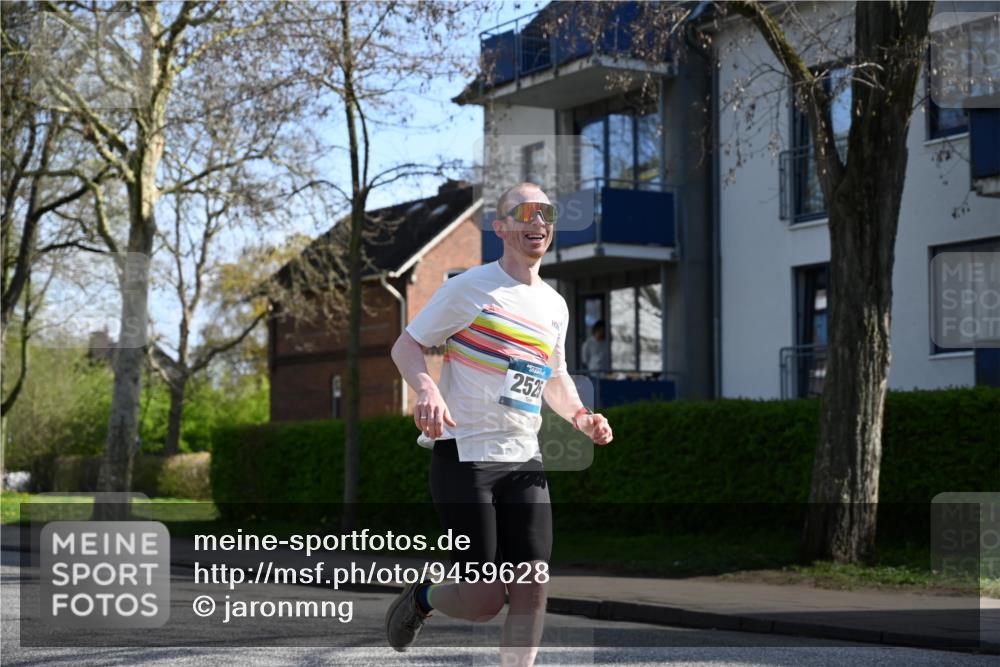 12.04.2026 - 45. Internationalen Wilhelmsburger Insellauf J. Mangold http://msf.ph/oto/9459628 12.04.2026 10:40:27 Ziel 3144, 5606, 3702, 4907, 2525, 3677, 2379, 3171, 5832, 4680, 4262, 2485, 2883, 4262, 2485, 2883, 4501, 2633, 2634, 3090, 4649, 4655, 3987, 3381, 3380, 4180, 4980, 5408, 5408, 2507, 2456, 2768, 3534, 5281, 5247, 5299 meine-sportfotos.de