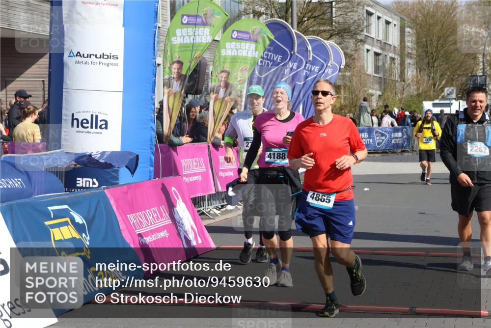 12.04.2026 - 45. Internationalen Wilhelmsburger Insellauf Strokosch-Dieckow http://msf.ph/oto/9459630 12.04.2026 11:06:16 Ziel 2449, 4865, 4188, 2749 meine-sportfotos.de