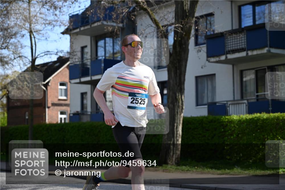 12.04.2026 - 45. Internationalen Wilhelmsburger Insellauf J. Mangold http://msf.ph/oto/9459634 12.04.2026 10:40:28 Ziel 3144, 5606, 3702, 4907, 2525, 3677, 2379, 3171, 5832, 4680, 4262, 2485, 2883, 4501, 2633, 2634, 3090, 4649, 4655, 3987, 3381, 3380, 4180, 4980, 5408, 2507, 2507, 2456, 2768, 3534, 5281, 5247, 5299 meine-sportfotos.de