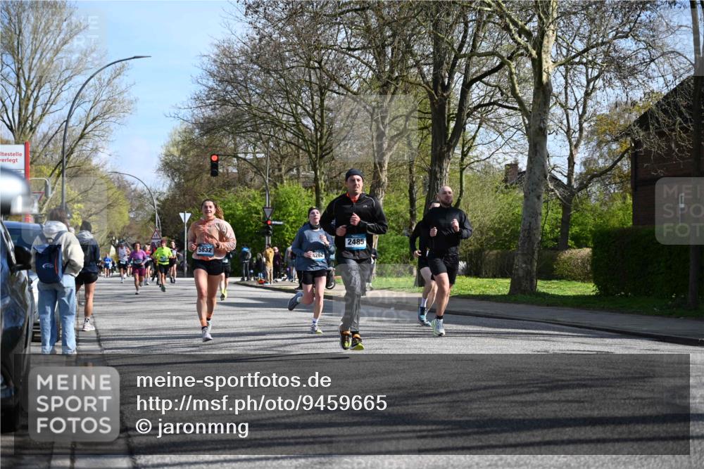 12.04.2026 - 45. Internationalen Wilhelmsburger Insellauf J. Mangold http://msf.ph/oto/9459665 12.04.2026 10:40:35 Ziel 2525, 3677, 2379, 3171, 5832, 4680, 4262, 2485, 2883, 4501, 2633, 2634, 3090, 4649, 4655, 3987, 3381, 3380, 3381, 3380, 4180, 4980, 5408, 2507, 2456, 2768, 3534, 5281, 5247, 5299, 5315, 5288, 3444, 5254, 2148, 5489, 4645, 4646 meine-sportfotos.de