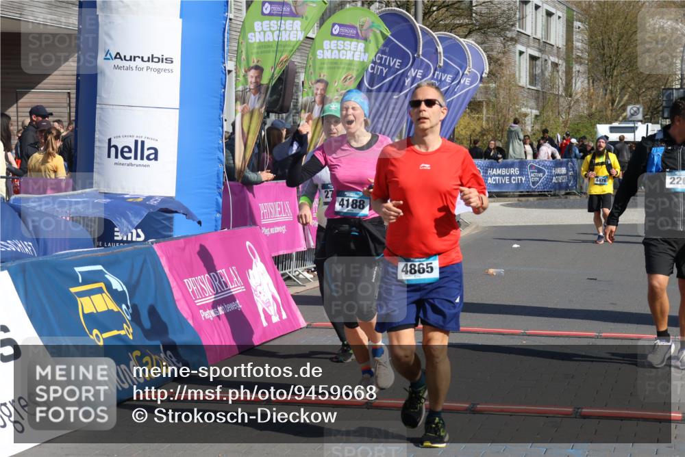 12.04.2026 - 45. Internationalen Wilhelmsburger Insellauf Strokosch-Dieckow http://msf.ph/oto/9459668 12.04.2026 11:06:16 Ziel 2449, 4865, 4188, 2749 meine-sportfotos.de