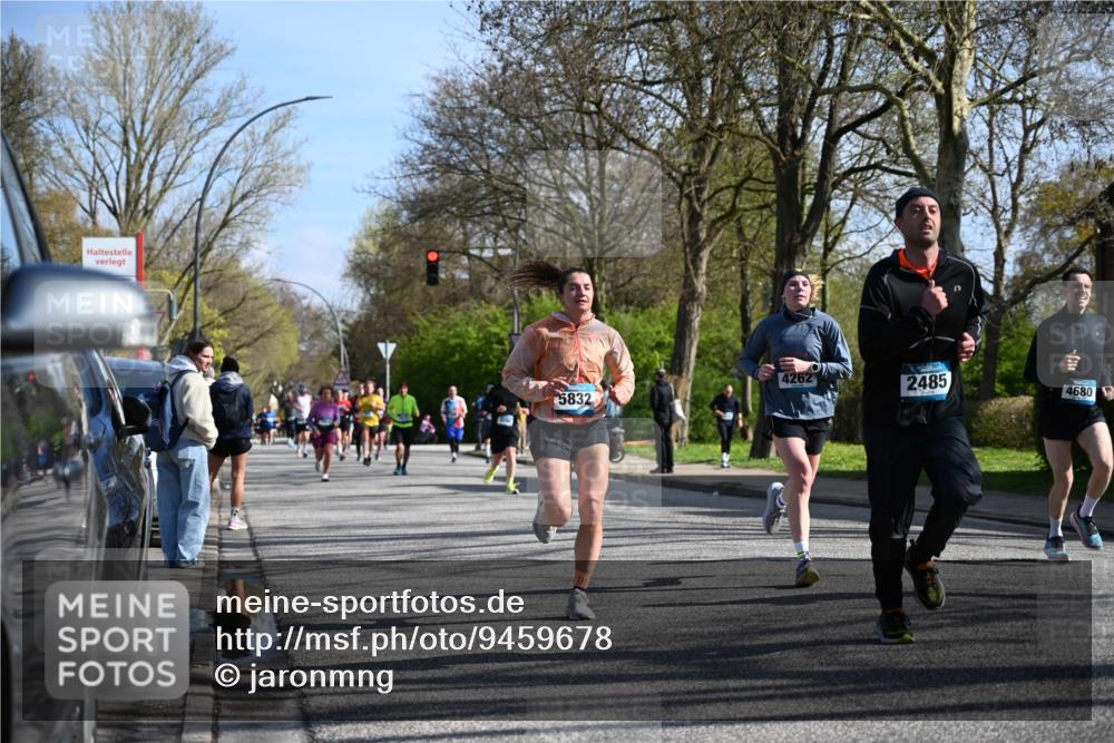 12.04.2026 - 45. Internationalen Wilhelmsburger Insellauf J. Mangold http://msf.ph/oto/9459678 12.04.2026 10:40:36 Ziel 3677, 2379, 3171, 5832, 4680, 4262, 2485, 2883, 4501, 2633, 2634, 3090, 4649, 4655, 3987, 3381, 3380, 4180, 4980, 5408, 2507, 2456, 2768, 3534, 5281, 5247, 5299, 5315, 5288, 3444, 5254, 2148, 5489, 4645, 4646 meine-sportfotos.de