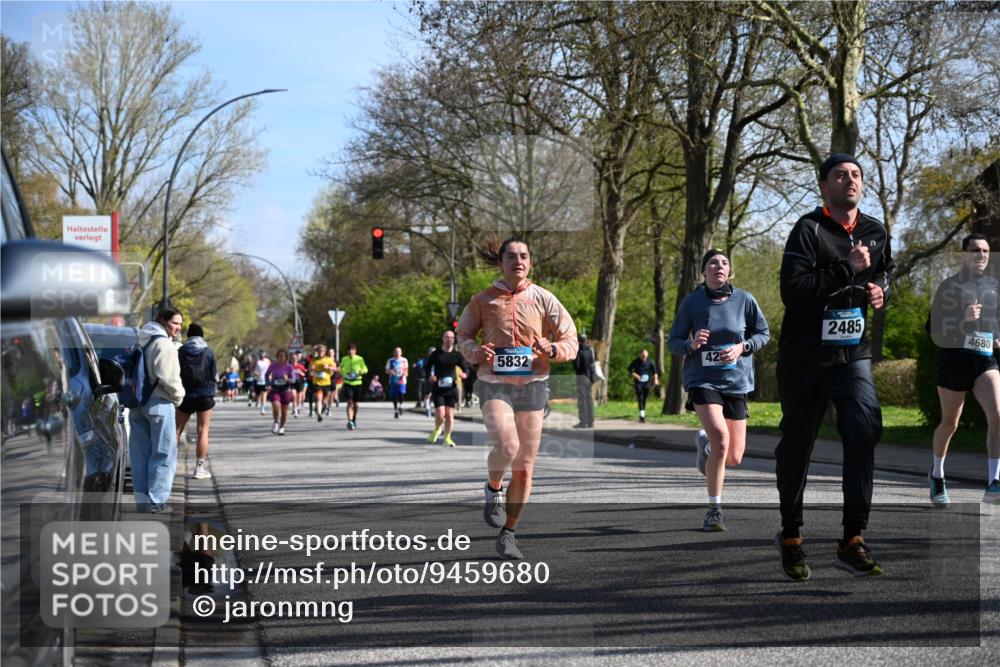 12.04.2026 - 45. Internationalen Wilhelmsburger Insellauf J. Mangold http://msf.ph/oto/9459680 12.04.2026 10:40:36 Ziel 3677, 2379, 3171, 5832, 4680, 4262, 2485, 2883, 4501, 2633, 2634, 3090, 4649, 4655, 3987, 3381, 3380, 4180, 4980, 5408, 2507, 2456, 2768, 3534, 5281, 5247, 5299, 5315, 5288, 3444, 5254, 2148, 5489, 4645, 4646 meine-sportfotos.de