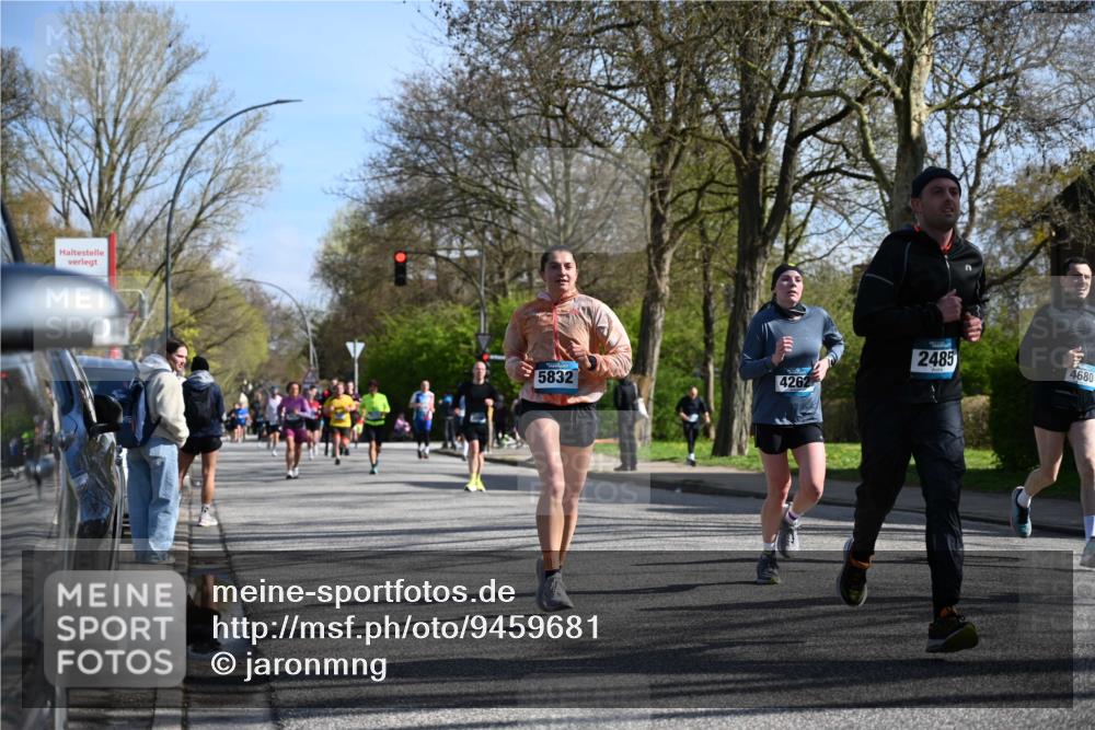 12.04.2026 - 45. Internationalen Wilhelmsburger Insellauf J. Mangold http://msf.ph/oto/9459681 12.04.2026 10:40:36 Ziel 3677, 2379, 3171, 5832, 4680, 4262, 2485, 2883, 4501, 2633, 2634, 3090, 4649, 4655, 3987, 3381, 3380, 4180, 4980, 5408, 2507, 2456, 2768, 3534, 5281, 5247, 5299, 5315, 5288, 3444, 5254, 2148, 5489, 4645, 4646 meine-sportfotos.de