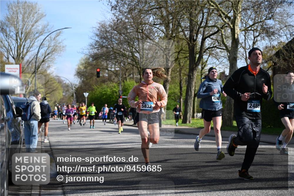 12.04.2026 - 45. Internationalen Wilhelmsburger Insellauf J. Mangold http://msf.ph/oto/9459685 12.04.2026 10:40:37 Ziel 3677, 2379, 3171, 5832, 4680, 4262, 2485, 2883, 4501, 2633, 2634, 3090, 4649, 4655, 3987, 3381, 3380, 4180, 4980, 5408, 2507, 2456, 2768, 3534, 5281, 5247, 5247, 5299, 5315, 5288, 3444, 5254, 2148, 5489, 4645, 4646 meine-sportfotos.de