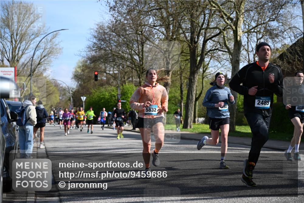 12.04.2026 - 45. Internationalen Wilhelmsburger Insellauf J. Mangold http://msf.ph/oto/9459686 12.04.2026 10:40:37 Ziel 3677, 2379, 3171, 5832, 4680, 4262, 2485, 2883, 4501, 2633, 2634, 3090, 4649, 4655, 3987, 3381, 3380, 4180, 4980, 5408, 2507, 2456, 2768, 3534, 5281, 5247, 5247, 5299, 5315, 5288, 3444, 5254, 2148, 5489, 4645, 4646 meine-sportfotos.de