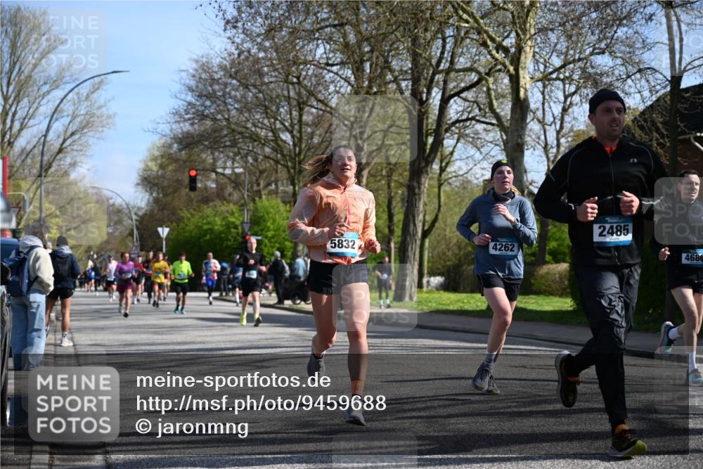 12.04.2026 - 45. Internationalen Wilhelmsburger Insellauf J. Mangold http://msf.ph/oto/9459688 12.04.2026 10:40:37 Ziel 3677, 2379, 3171, 5832, 4680, 4262, 2485, 2883, 4501, 2633, 2634, 3090, 4649, 4655, 3987, 3381, 3380, 4180, 4980, 5408, 2507, 2456, 2768, 3534, 5281, 5247, 5247, 5299, 5315, 5288, 3444, 5254, 2148, 5489, 4645, 4646 meine-sportfotos.de