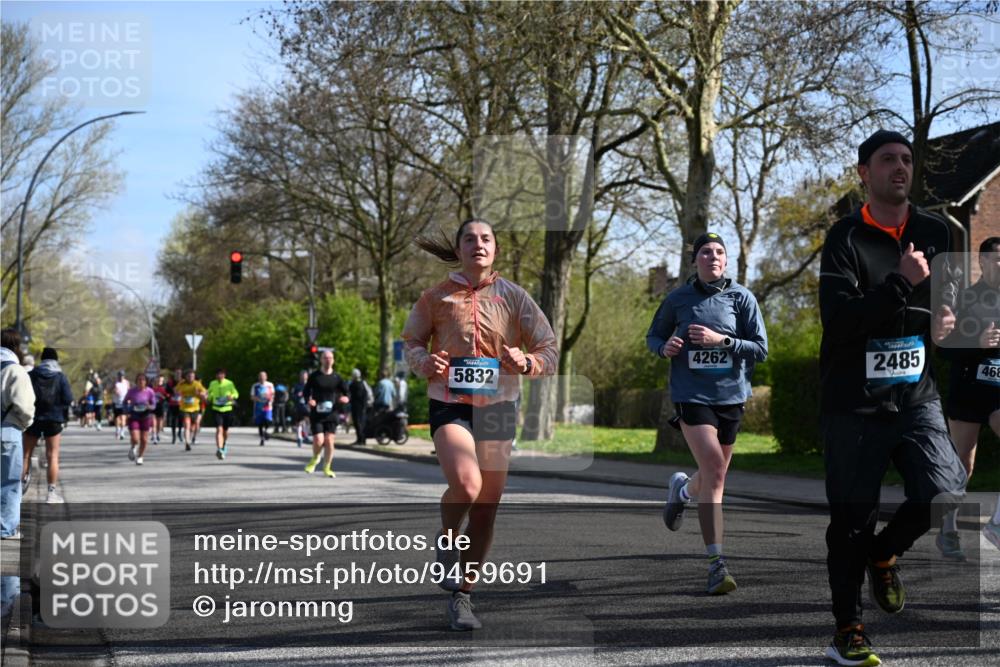 12.04.2026 - 45. Internationalen Wilhelmsburger Insellauf J. Mangold http://msf.ph/oto/9459691 12.04.2026 10:40:37 Ziel 3677, 2379, 3171, 5832, 4680, 4262, 2485, 2883, 4501, 2633, 2634, 3090, 4649, 4655, 3987, 3381, 3380, 4180, 4980, 5408, 2507, 2456, 2768, 3534, 5281, 5247, 5247, 5299, 5315, 5288, 3444, 5254, 2148, 5489, 4645, 4646 meine-sportfotos.de